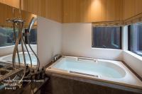 THE MACHIYA VILLA 三条しらかわ小路にあるバスルーム