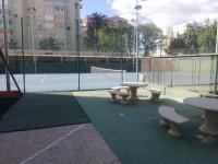 Tenis a/nebo squash v ubytování Parque IV Solo Familias Serviplaya nebo okolí
