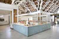 hol z ladą w budynku w obiekcie Lagoon Attitude (Adults Only) w mieście Cap Malheureux