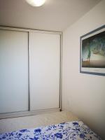 Posteľ alebo postele v izbe v ubytovaní Lovely apartment near the beach with a sea view