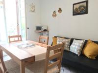 Televízia a/alebo spoločenská miestnosť v ubytovaní Casa vacanze Borgo marinaro