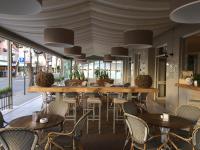 Reštaurácia alebo iné gastronomické zariadenie v ubytovaní Hotel Arena