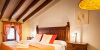 Łóżko lub łóżka w pokoju w obiekcie Petit Hotel Alaro