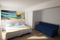 Łóżko lub łóżka w pokoju w obiekcie Hostal Cala Ratjada