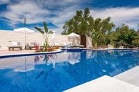 The swimming pool at or close to Ktima Kourou