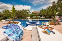 The swimming pool at or close to Ktima Kourou