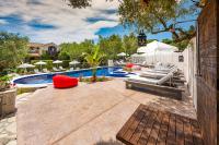 The swimming pool at or close to Ktima Kourou