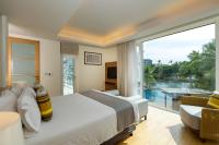 Bazén v ubytování Splash Beach Resort, Maikhao Phuket - SHA Extra Plus nebo v jeho okolí