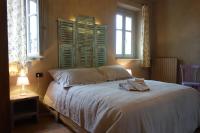 A bed or beds in a room at Locanda degli Ultimi