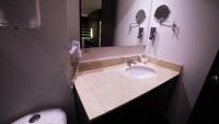Hotel Golden Palermoにあるバスルーム