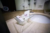 Hotel Golden Palermoにあるバスルーム