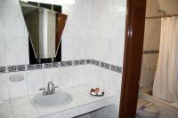 Un baño de DM Hoteles Nasca