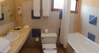 Un baño de DM Hoteles Nasca