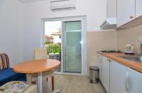 Kuchyňa alebo kuchynka v ubytovaní Apartmani Dina
