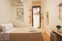 A bed or beds in a room at Evans House II One Bedroom Maisonette