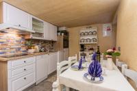 Kuchyňa alebo kuchynka v ubytovaní Apartman Verbenia