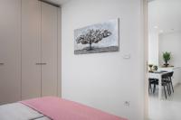Postel nebo postele na pokoji v ubytování Luxury Design Beach Front Apartment