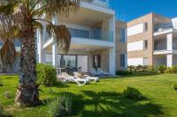 Zahrada ubytování Luxury Design Beach Front Apartment