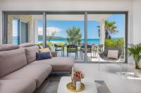 Posezení v ubytování Luxury Design Beach Front Apartment