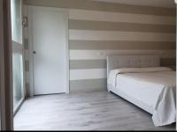 A bed or beds in a room at HOLIDAY APARTAMENTS