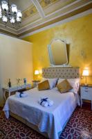 A bed or beds in a room at Palazzo degli Affreschi