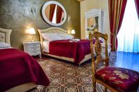 A bed or beds in a room at Palazzo degli Affreschi