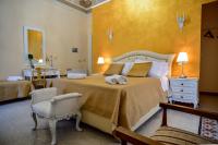 A bed or beds in a room at Palazzo degli Affreschi