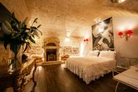 A bed or beds in a room at L' alcova di Federico