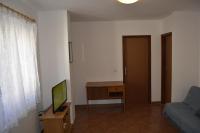Telewizja i/lub zestaw kina domowego w obiekcie Apartments Denis & Lucija