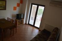 Telewizja i/lub zestaw kina domowego w obiekcie Apartments Denis & Lucija