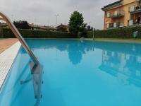 Bazén v ubytovaní Sirmione Acque del Garda Apartments alebo v jeho blízkosti
