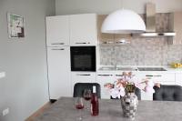 Kuchyňa alebo kuchynka v ubytovaní Apartmani Žužić