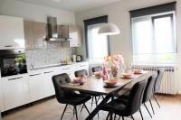 Kuchyňa alebo kuchynka v ubytovaní Apartmani Žužić