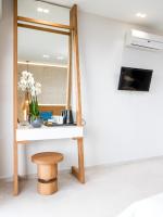 TV a/nebo společenská místnost v ubytování Marinos Beach Hotel