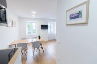 Televízia a/alebo spoločenská miestnosť v ubytovaní Seaview Apartments Baska