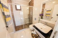 Koupelna v ubytování Cedrus Suites