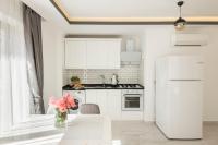 Kuchyň nebo kuchyňský kout v ubytování Cedrus Suites
