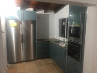 A kitchen or kitchenette at Casa independiente con piscina y pista deportiva privadas