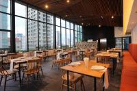 Un restaurante u otro lugar para comer en Baitong Hotel & Resort Phnom Penh