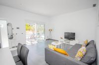 A television and/or entertainment centre at Cubo's Villa Dreams