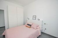 A bed or beds in a room at Cubo's Villa Dreams