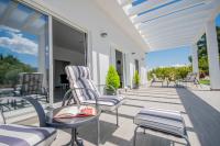 A balcony or terrace at Cubo's Villa Dreams