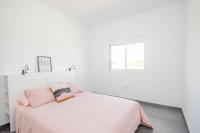 A bed or beds in a room at Cubo's Villa Dreams