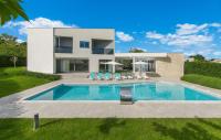 Gallery image of Contemporary Villa Nada with Pool and Sauna in Tinjan