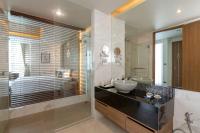 Koupelna v ubytování Splash Beach Resort, Maikhao Phuket - SHA Extra Plus