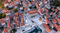 Výhľad na mesto Betina alebo výhľad na mesto priamo z dovolenkového domu