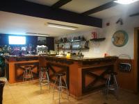 Lounge alebo bar v ubytovaní Alberg Les Daines