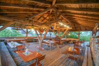 Restaurace v ubytování Breitenberger Hof "inklusive Frühstück"