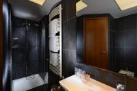 a bathroom with a sink and a mirror at Hotel Concordia in Venice