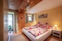 Łóżko lub łóżka w pokoju w obiekcie Apartment Landhaus Mühlau in Tirol
